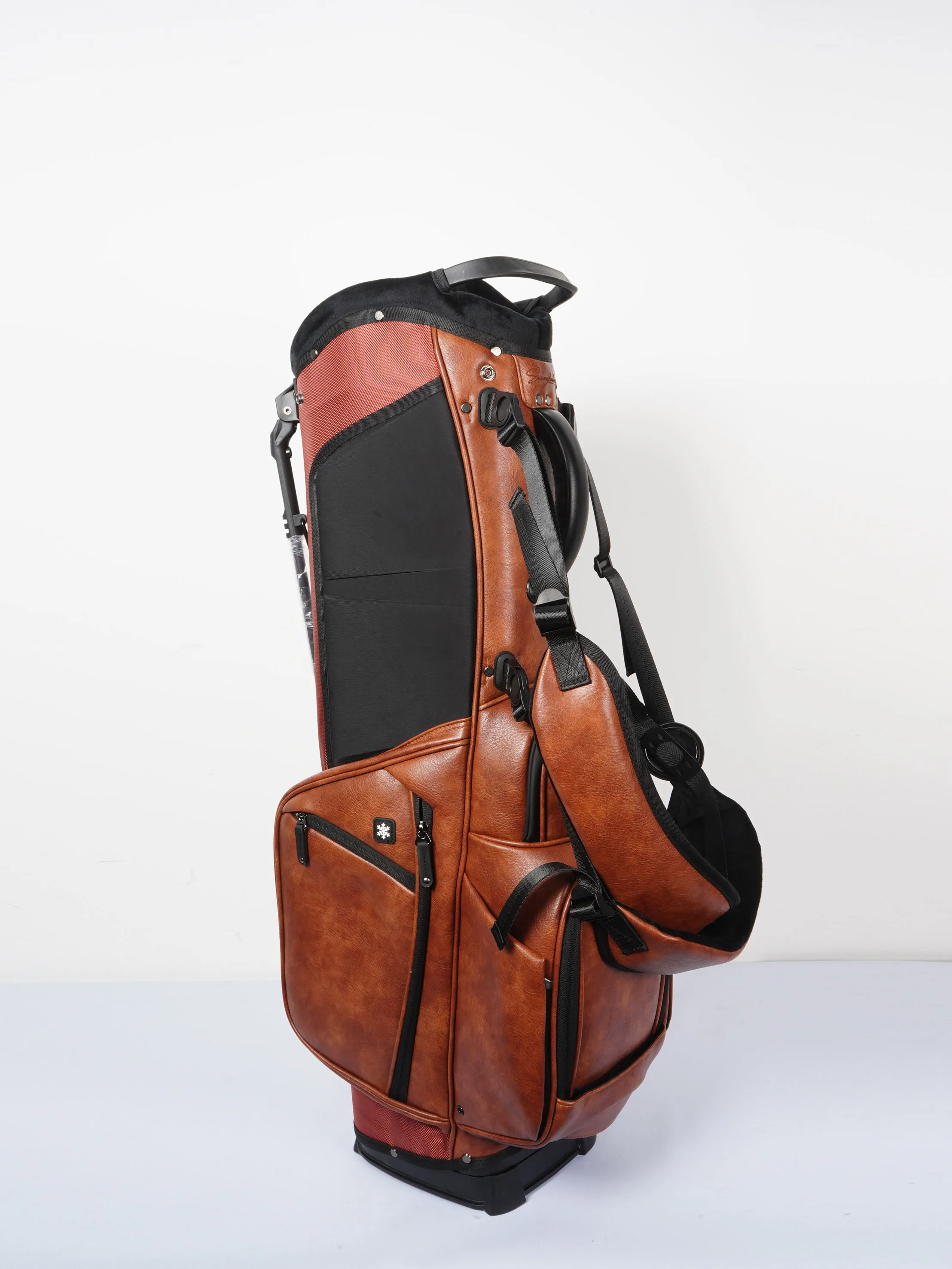 Export documentation set for a golf bag program with invoice, packing list and bill of lading on the logistics desk